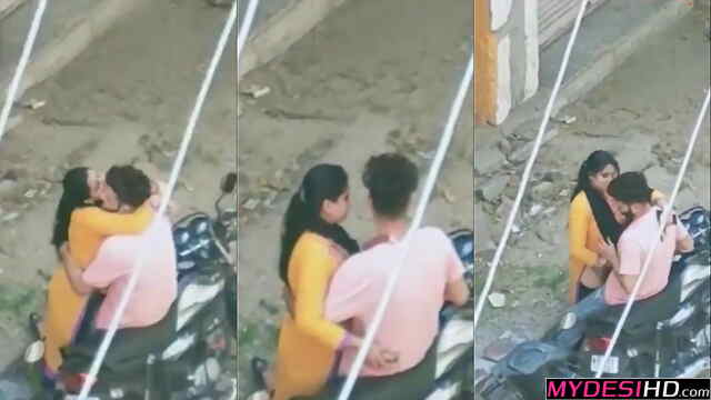 Leaked Desi MMS: Wild Public Sex and Outdoor Blowjob (HD)