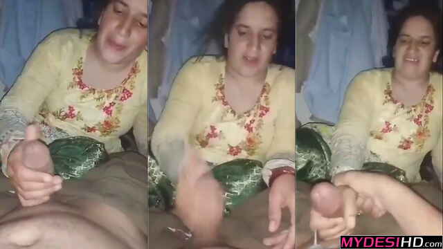 Mature Pakistani MILF Makes Husband Cum – Amateur Desi Wife Handjob