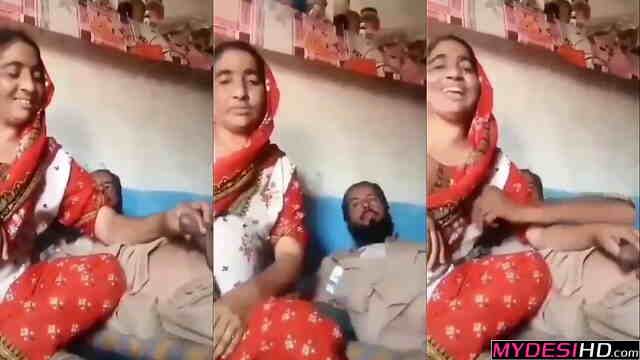 Pakistani Village Amateur Couple Hardcore Bedroom Sex – Leaked MMS