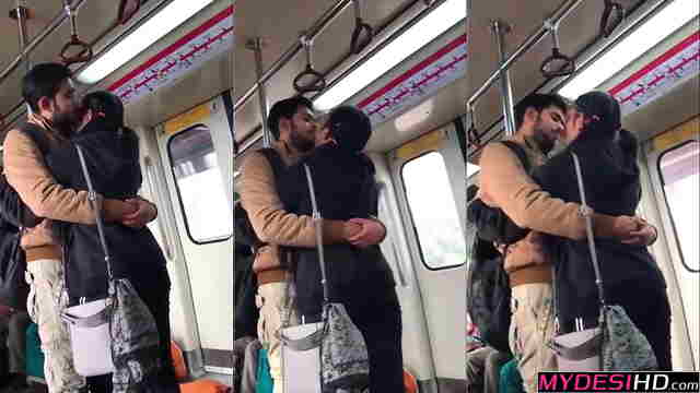 Viral Indian Metro MMS Video – Naughty Desi Couple Caught in Public